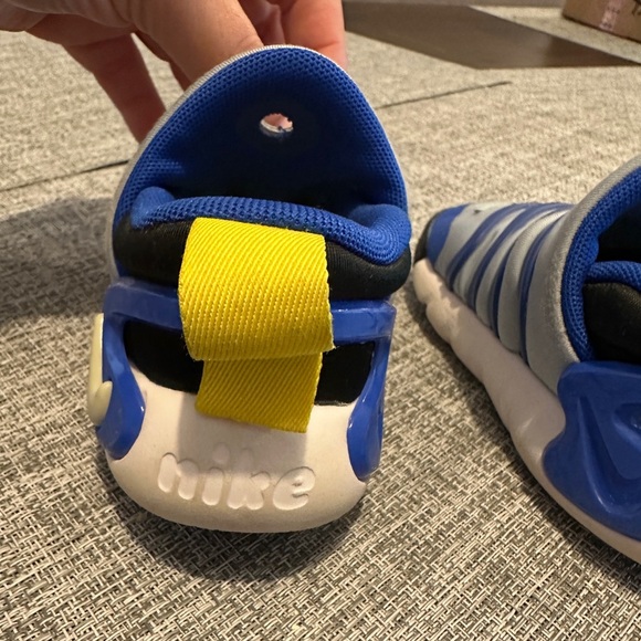 Nike Dynamo Go Blue Yellow Pull On Running Shoes Size 6C Toddler - Picture 7 of 9